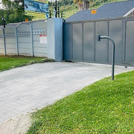 Host Hub Guest House Kempton Park Eksteriør bilde