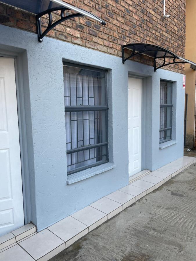 Host Hub Guest House Kempton Park Eksteriør bilde