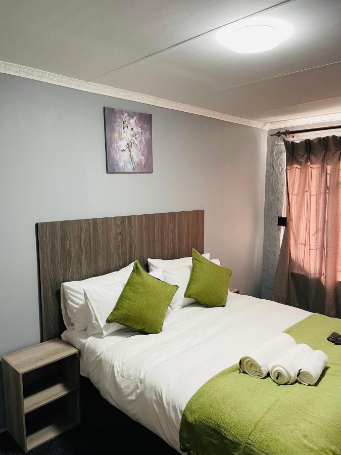Host Hub Guest House Kempton Park Eksteriør bilde