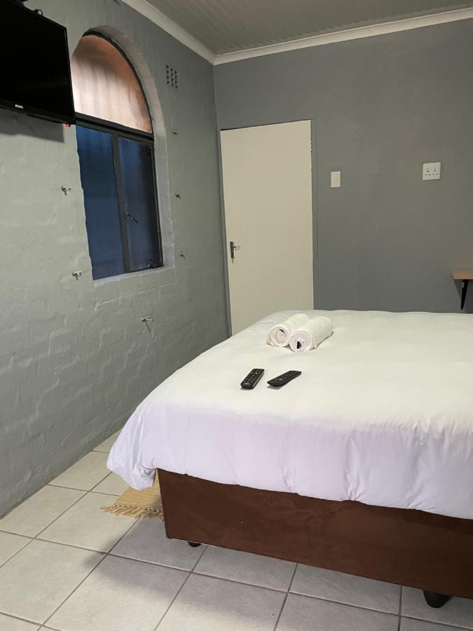 Host Hub Guest House Kempton Park Eksteriør bilde