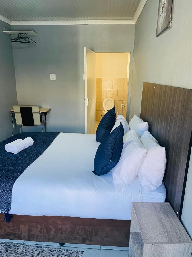 Host Hub Guest House Kempton Park Eksteriør bilde