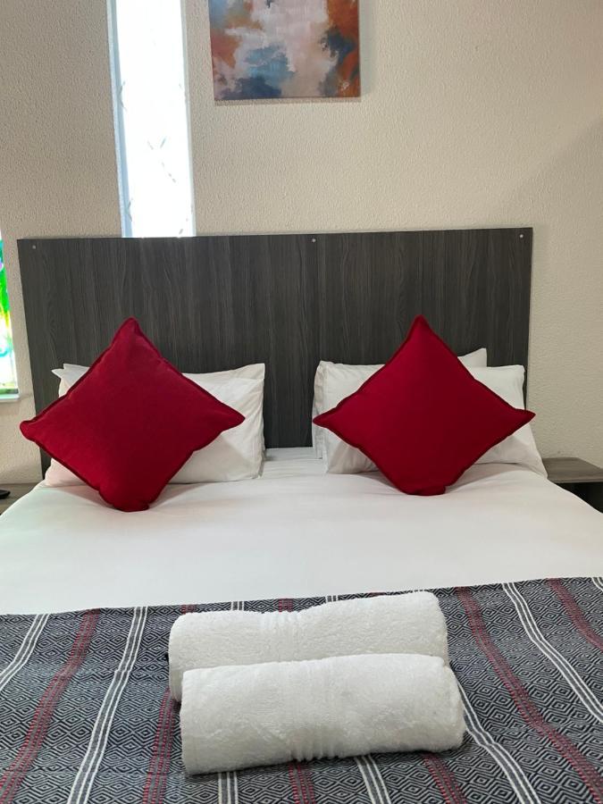 Host Hub Guest House Kempton Park Eksteriør bilde