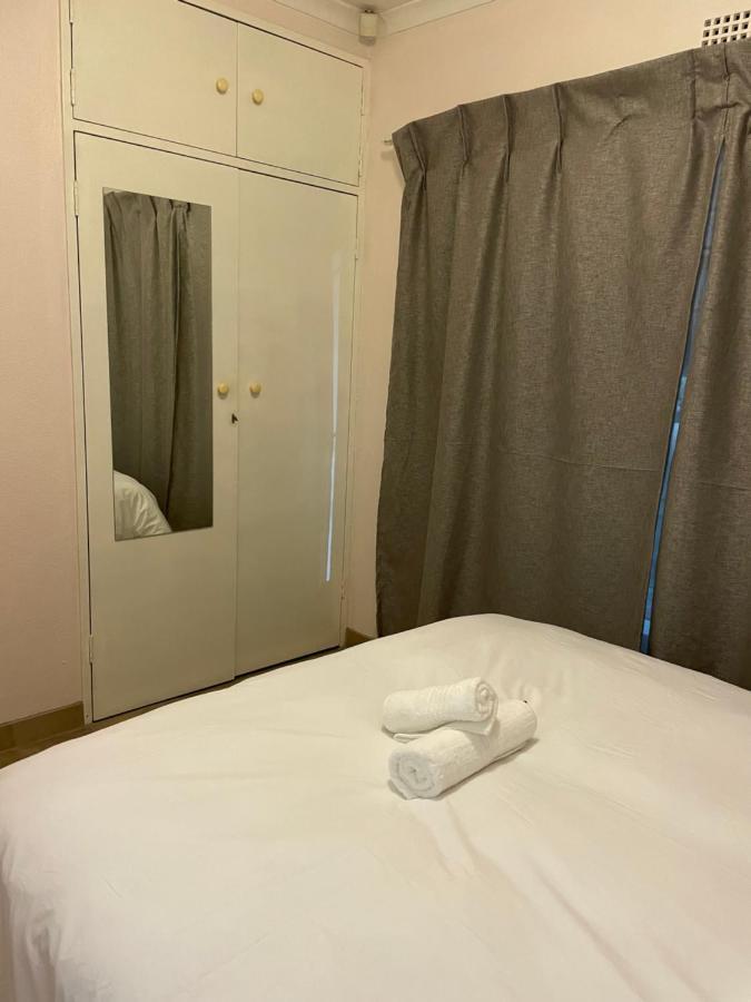 Host Hub Guest House Kempton Park Eksteriør bilde