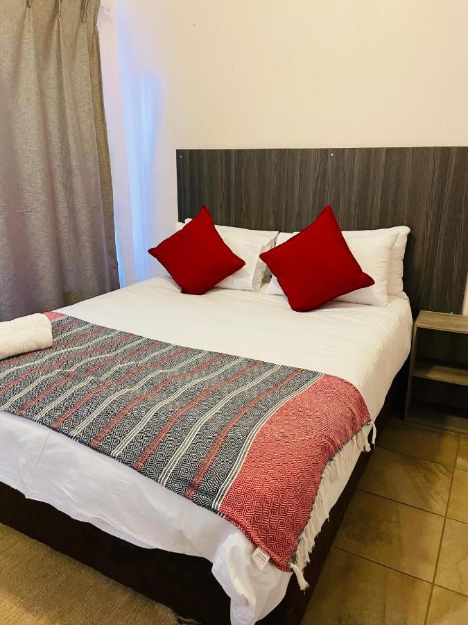 Host Hub Guest House Kempton Park Eksteriør bilde