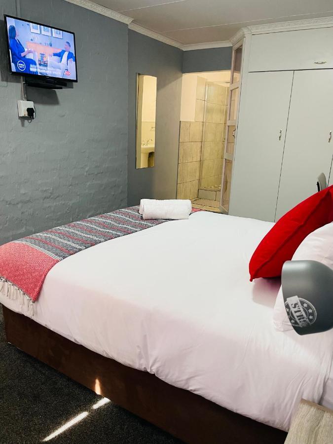 Host Hub Guest House Kempton Park Eksteriør bilde