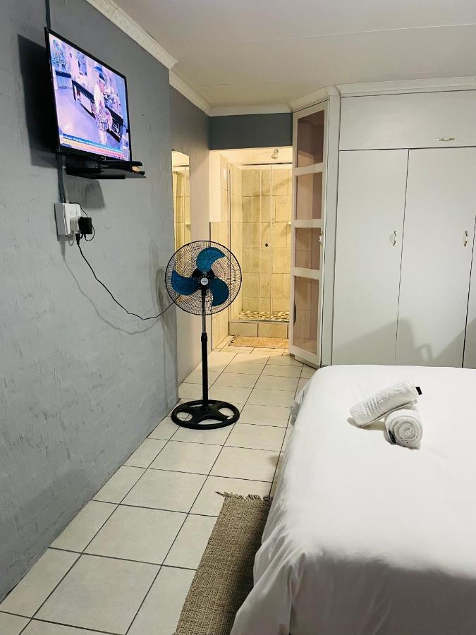 Host Hub Guest House Kempton Park Eksteriør bilde