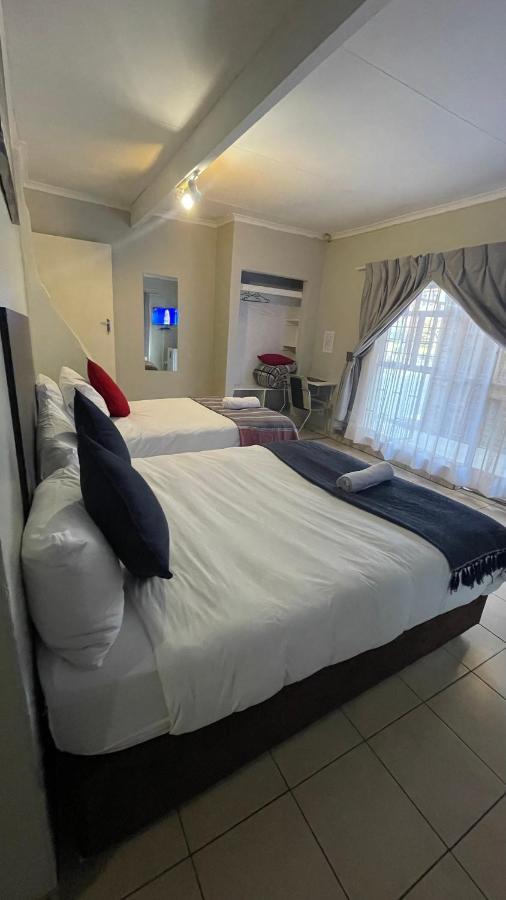 Host Hub Guest House Kempton Park Eksteriør bilde