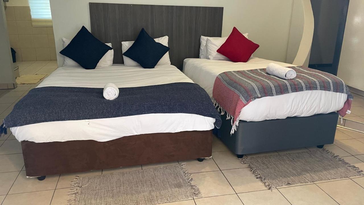 Host Hub Guest House Kempton Park Eksteriør bilde