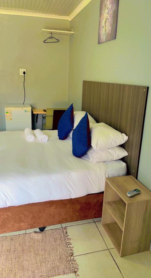 Host Hub Guest House Kempton Park Eksteriør bilde