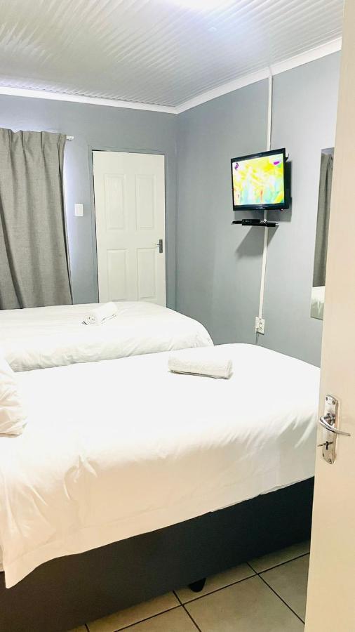 Host Hub Guest House Kempton Park Eksteriør bilde