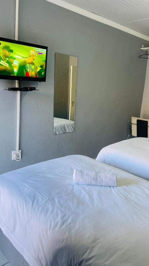 Host Hub Guest House Kempton Park Eksteriør bilde